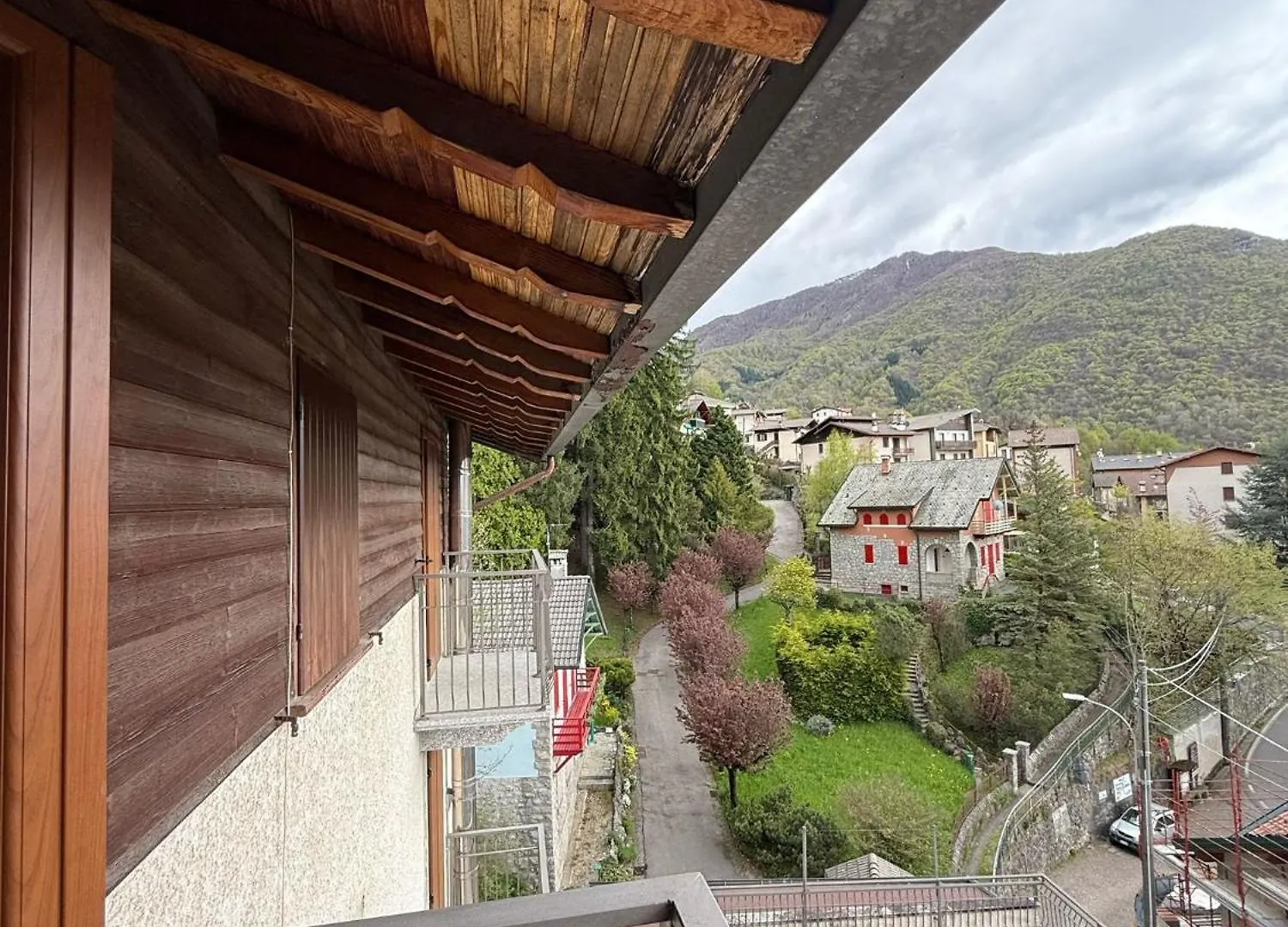 Albergo Ristorante Centrale Esino Lario Hotel